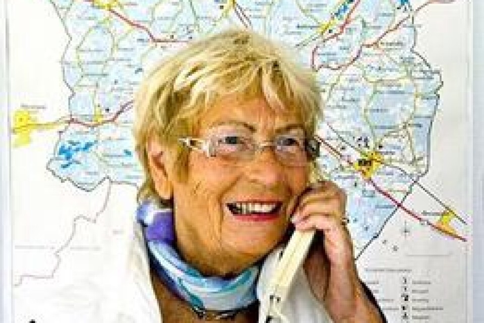 Lilly Bengtsson är en av ungefär 40 pensionärer som tipsar turister i sommar.