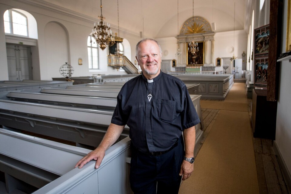 Göran Eckerdal är vikarierande kyrkoherde och söker efter föremål från den medeltida kyrkan i Tving
