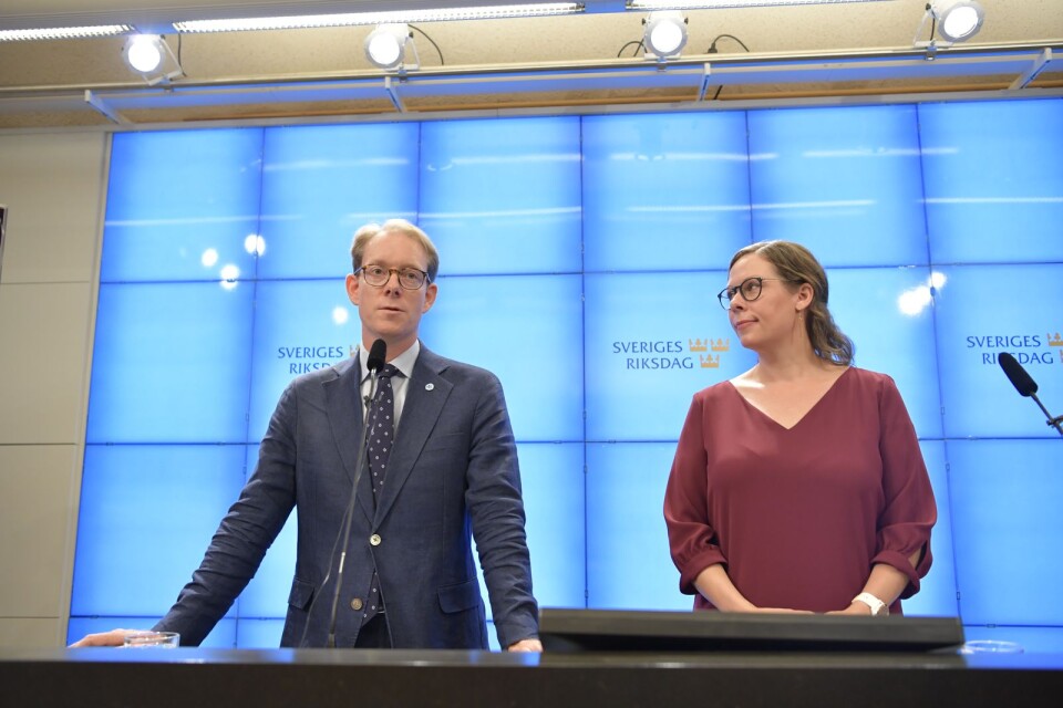 Tobias Billström och Maria Malmer Stenergard presenterar Moderaternas migrationspolitik.