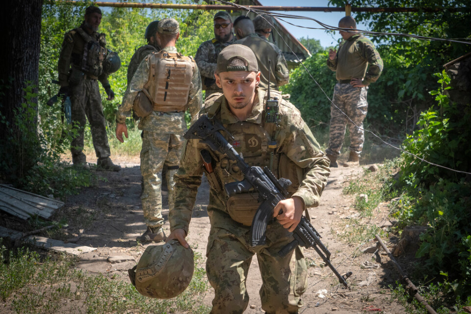 Ukrainska soldater vid en postering någonstans i Donetskregionen.