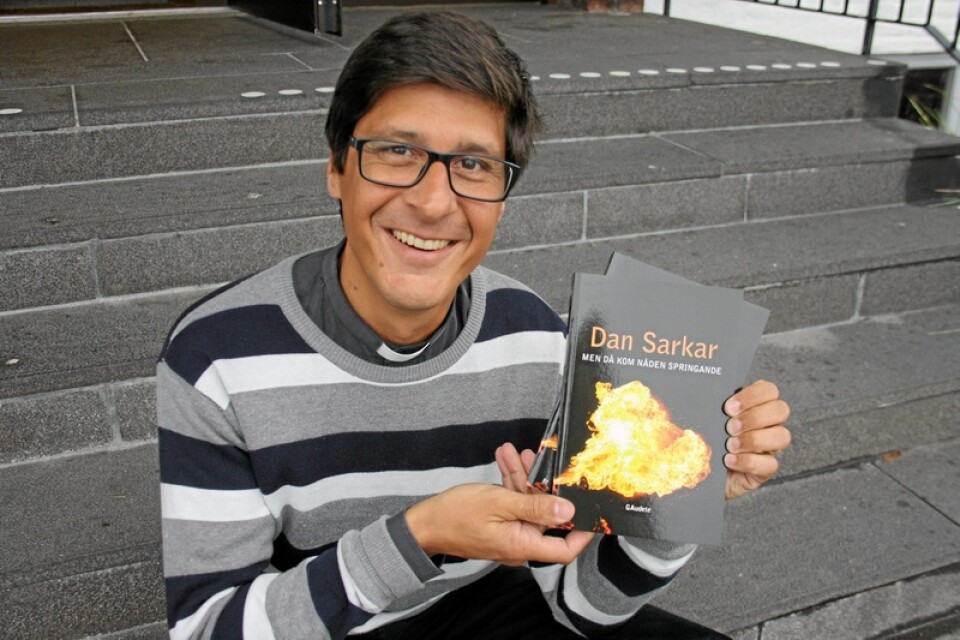 Prästen Dan Sarkar hade boksläpp under helgen.