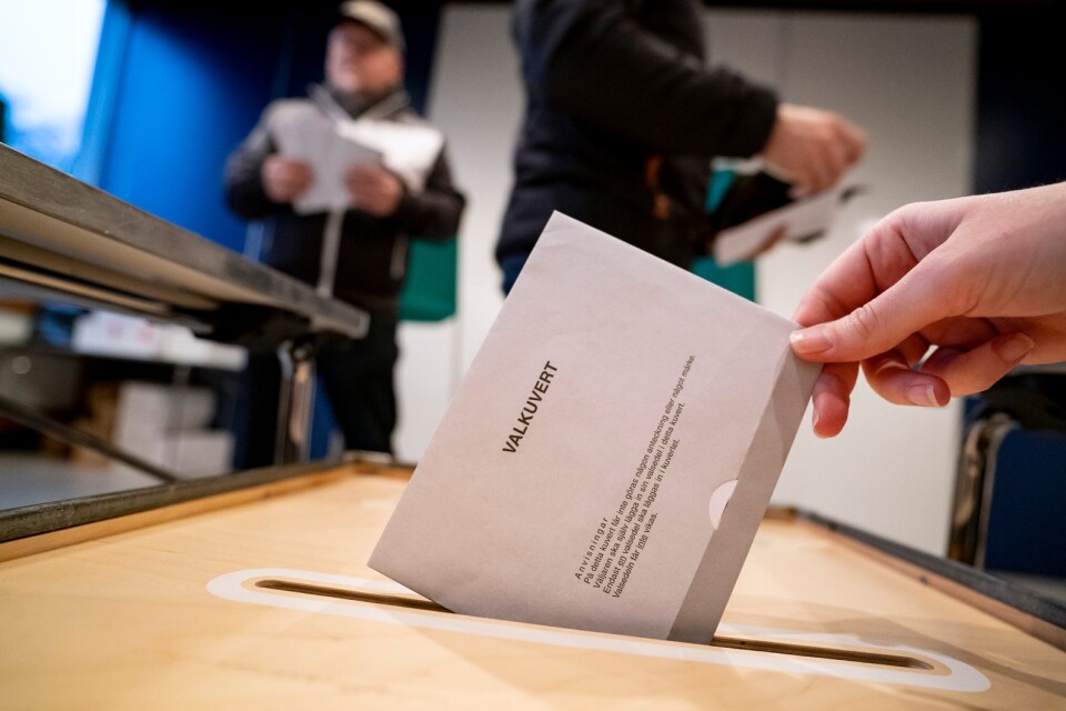 BT:s krönikör Kent Persson bjuder på en sanning i dagens text: ”Men val avgörs inte i opinionsmätningar. De avgörs i vallokalerna på valdagen”.
