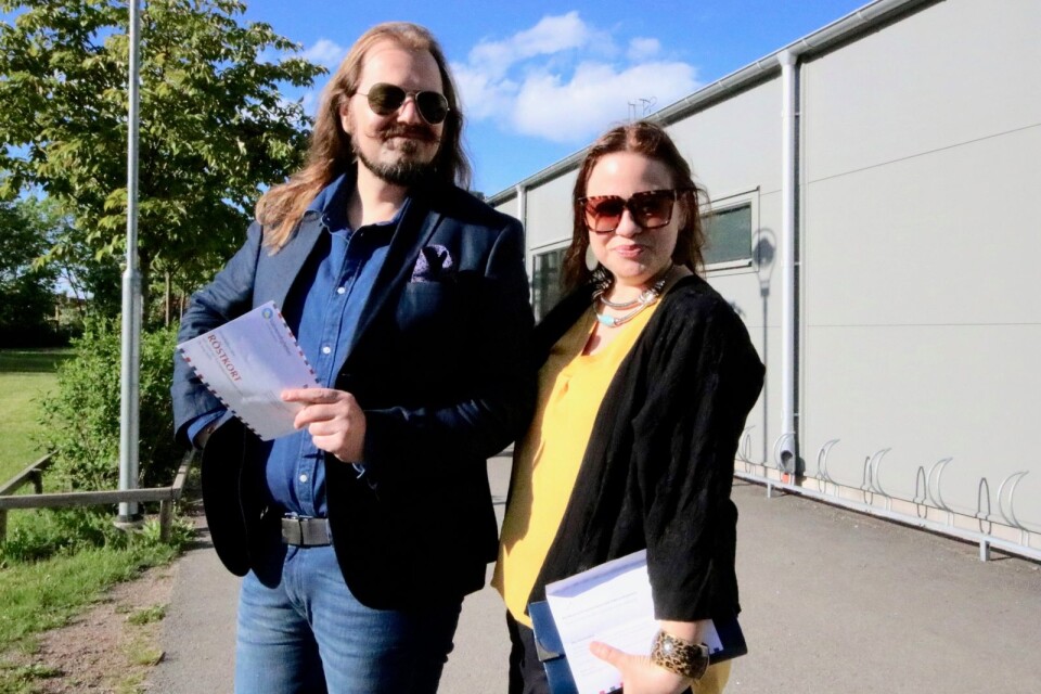 Krister Danielsson och Annica Andersson, Lundtorp, röstade i Torslunda sporthall på söndagskvällen. ”Det kan gå lite hur som helst", sa de om folkomröstningen Öland en kommun.