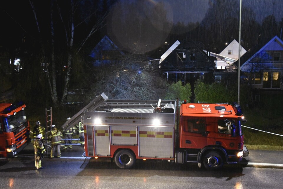 Två personer dog i branden i Tumba, söder om Stockholm, den 18 december förra året. Arkivbild.