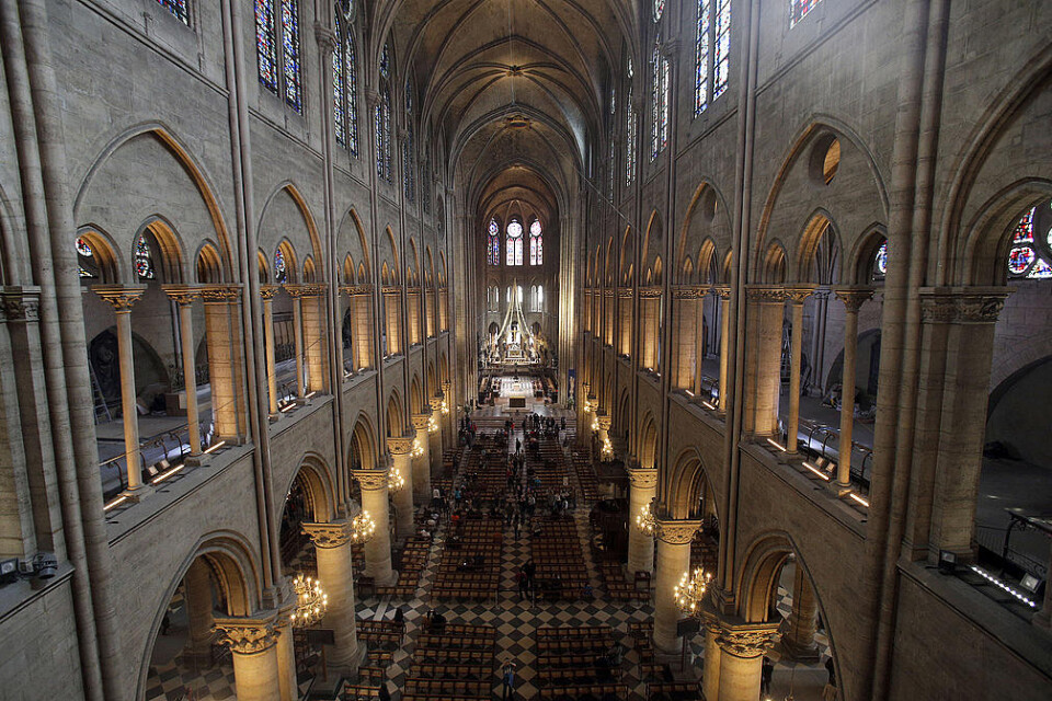Interiören i katedralen Notre-Dame. Arkivbild.
