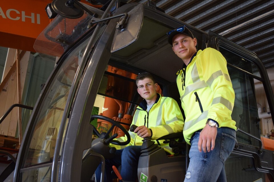 Samuel Nilsson och Noah Eidesten har tränat intensivt den senaste veckan – och nu har de gett sig av till Gotland för att tävla i yrkes-SM för anläggningsförare.