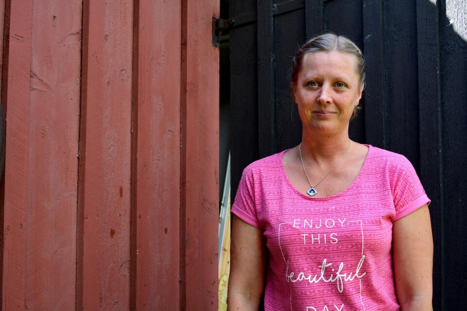 I boden på tomten förvarar Katinka Ahlström sina torkade örter och blandar de mixer hon säljer genom Torpalyckans skafferi, samtliga blandade med kärlek. Foto: Åsa Carlsson