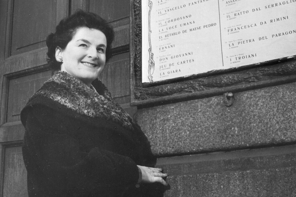 Birgit Nilsson utanför La Scalas operahus i Milano, inför det klassiska operahusets säsonginvigning i december 1958.