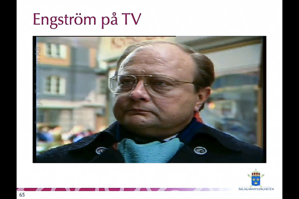 Stig Engström, senare kallad Skandiamannen, intervjuas i SVT:s Rapport i samband med en "rekonstruktion" av Palmemordet som Engström själv regisserade en tid efter händelsen. Tv-inslaget ingår i den förundersökning som nu lagts fram av chefsåklagare Krister Petersson.