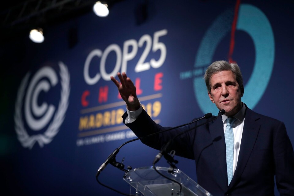 John Kerry, före detta utrikesminister för USA, talar under klimatmötet i Madrid.