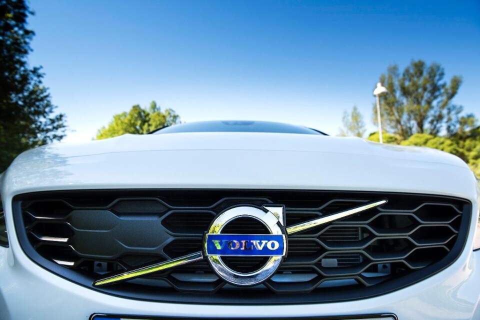 De amerikanska bilköparna fortsätter att dra Volvo Cars försäljningssiffror uppåt. Biltillverkaren ökade förra månaden sin globala försäljning med 12,6 procent jämfört med oktober i fjol, mycket tack vare efterfrågan på XC90 i USA. Enligt ett pressmedde