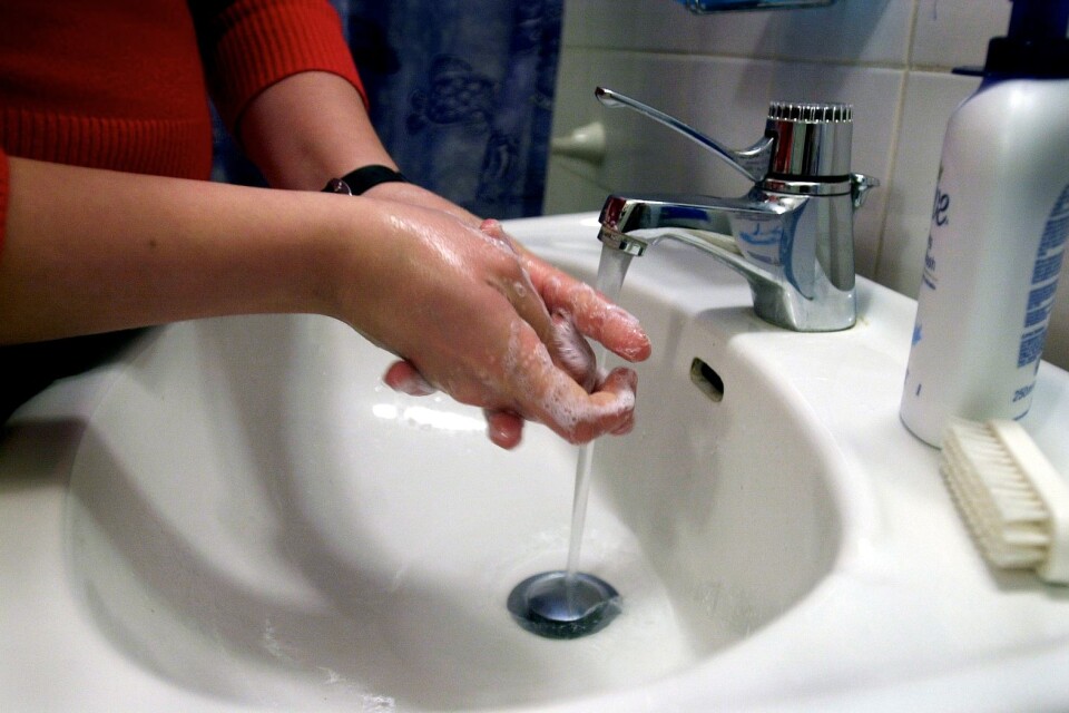 غسل اليدين بشكل جيد هو أحد النصائح لمواجهة مرض غثيان الشتاء.