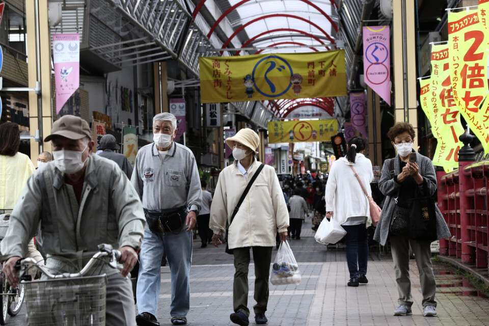 Människor i ett shoppingområde i Yokohama. Arkivbild.