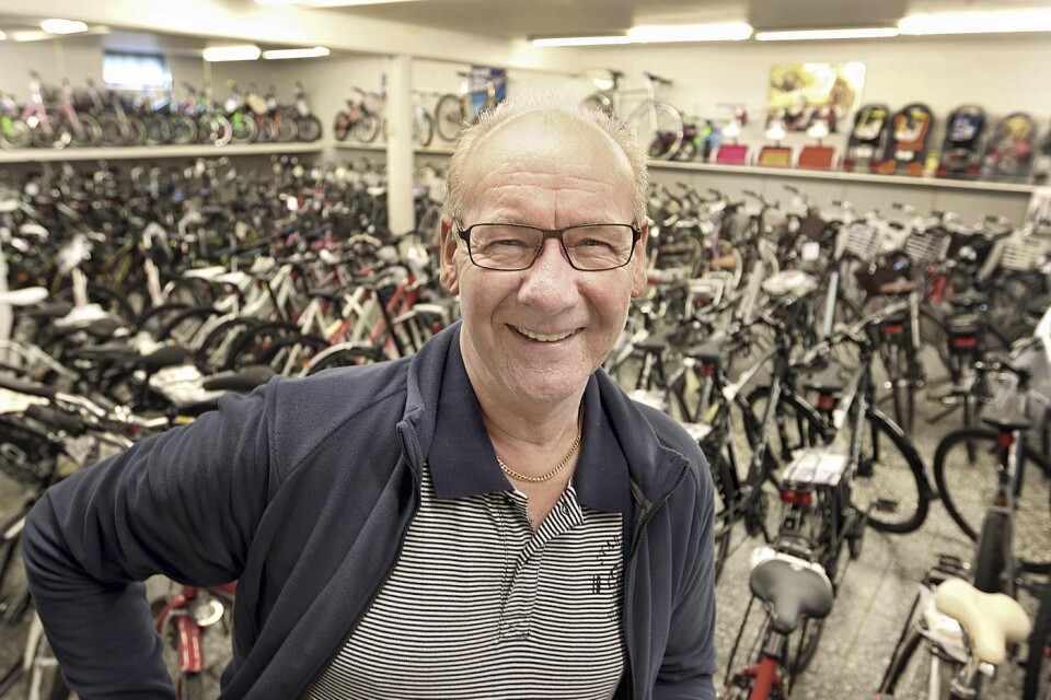 50 år i sadeln och inga planer på att lämna affären. Janne Ek trivs med tillvaron i egna cykelverksamheten i Hulared. Foto: Pernilla Rudenwall Petrie