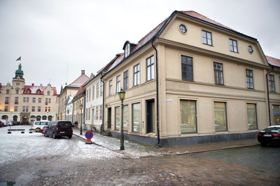 Appeltofftska huset är ett av Kalmars äldsta. Jordmassor har pressat på källarväggarna så de hållit på att rasa.