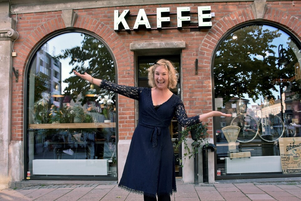 Café Madrix i Hässleholm återfinns på nytt i caféguiden ”White Guide” som presenteras i oktober. Madlén är lika glad som när hon flyttade sitt café till Stortorget
8Foto: Norra Skåne/Arkiv