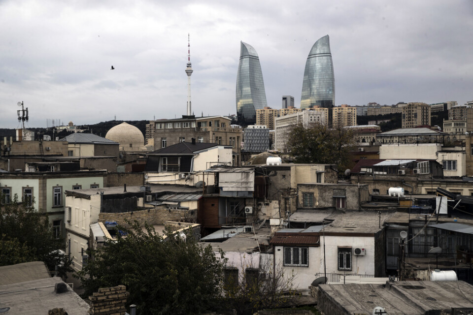Vy över Baku, med stadens äldre delar i förgrunden. Arkivbild från 2017.