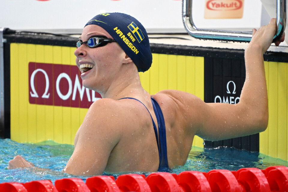 Louise Hansson efter att ha simmat snabbast i individuella 100 meter medley i kortbane-VM i Melbourne.