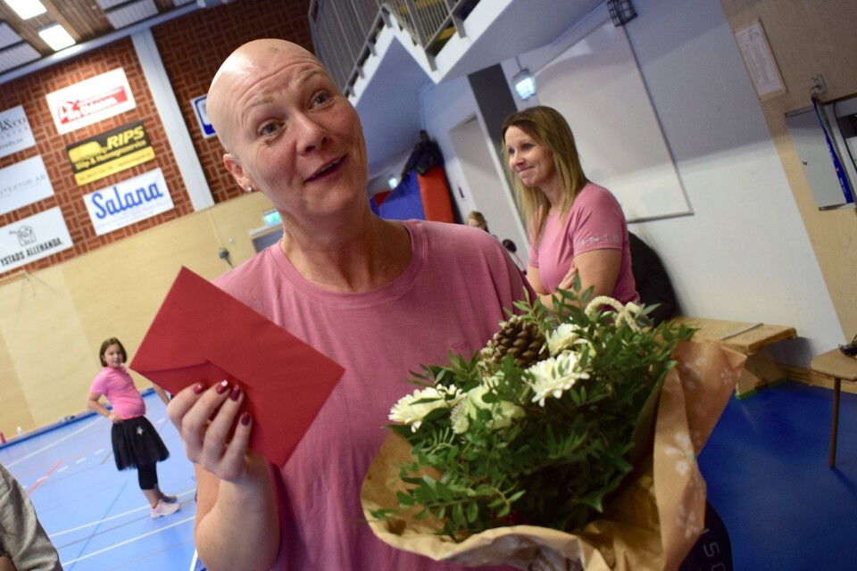 Petra Mattisson fick blommor som tack för alla år.