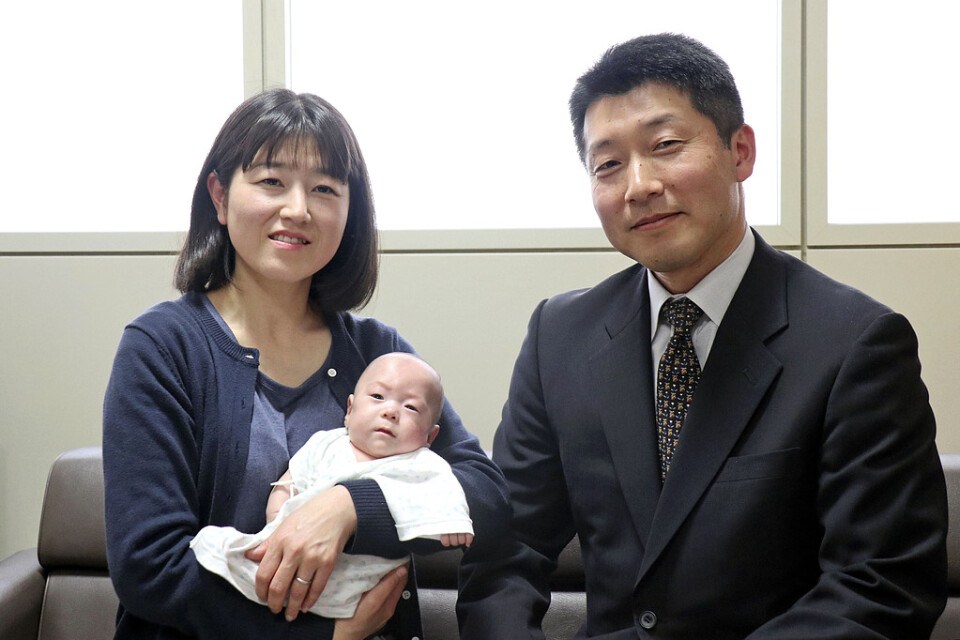 Ryusuke Sekino med mamma Toshiko och pappa Kohei.