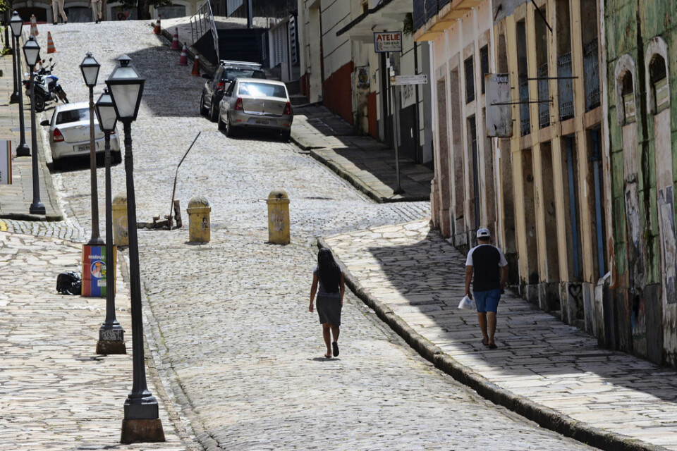 Folktomma gator i São Luis efter de nya karantänreglerna.