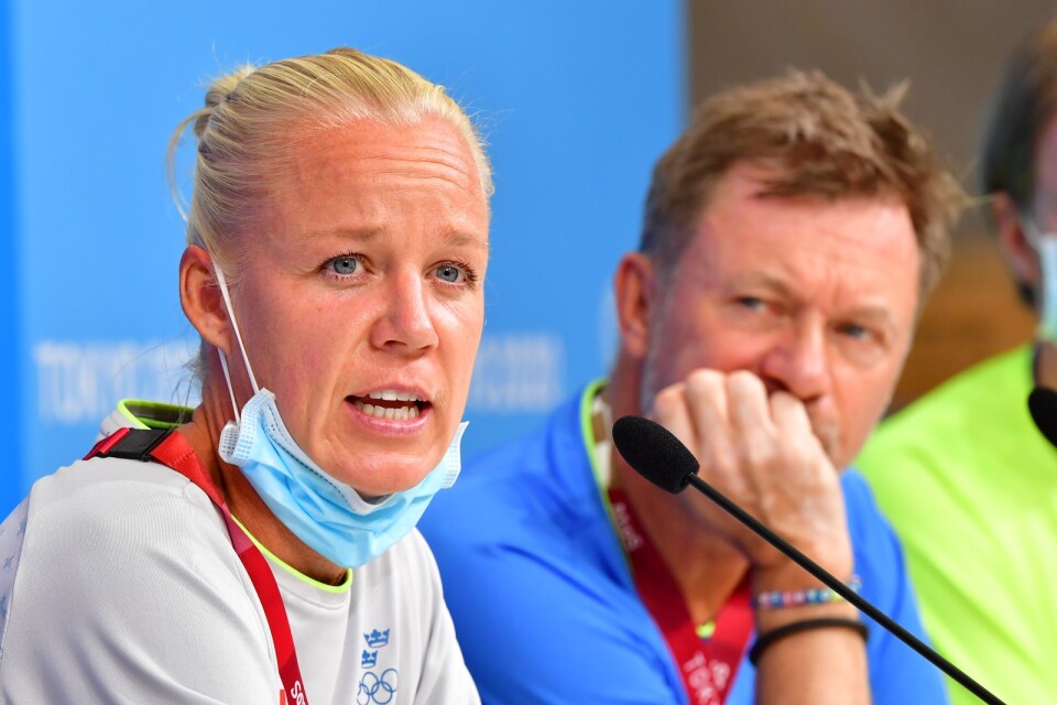 Caroline Seger, här på torsdagens senarelagda presskonferens i OS-byn, var inte nöjd med IOK:s agerande i frågan om att flytta fram OS-finalen.