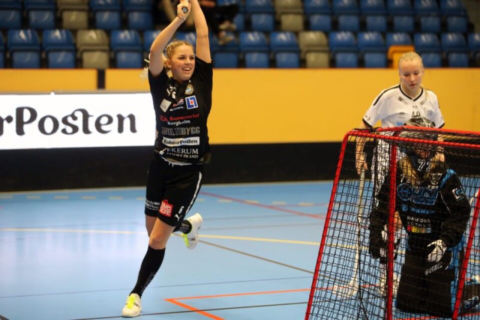 Emelie Rosenqvist jublar efter hennes 2–0-mål.