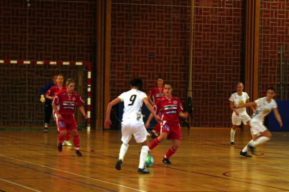 Elitlaget LdB Malmö sände ett ungt lag till turneringsspelet i Hunehallen. FOTO: LILLEMOR DANIELSSON