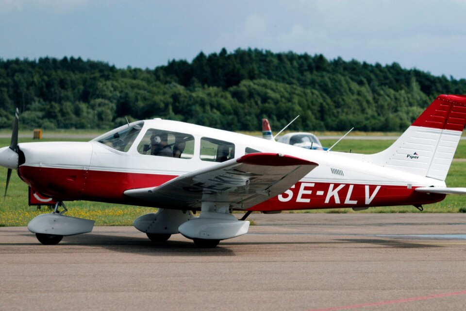 Ett flygplan av den här typen, en Piper, tvingades nödlanda i Karlskrona skärgård under lördagseftermiddagen.