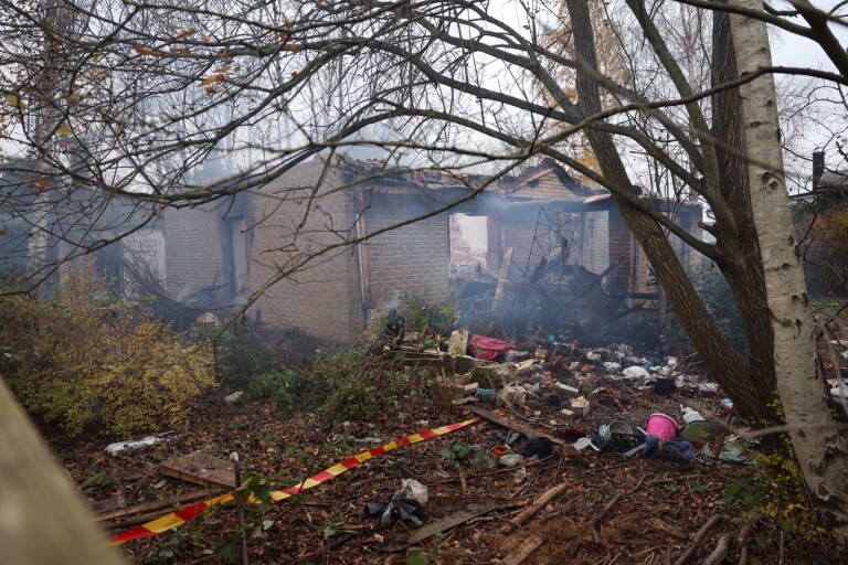 Villa totalförstörd i brand – polisen utreder mordbrand