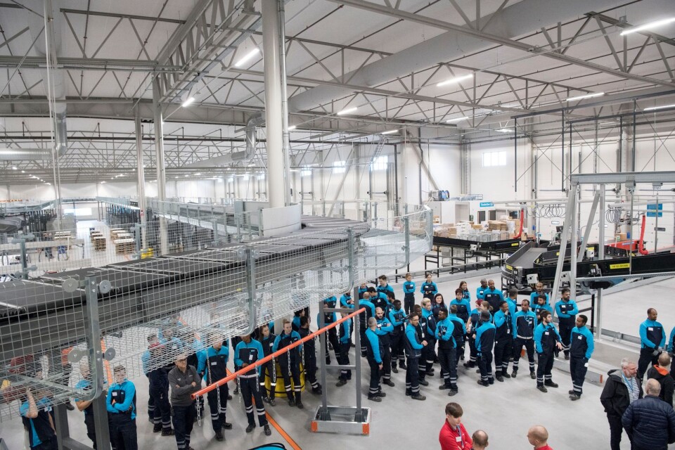Vid Postnords nya terminal i Växjö jobbar 400 personer. 150 av dem rekryterades i mars 2018.