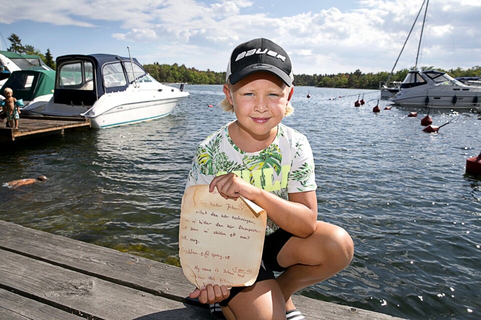 Maximus Håkansson hittade en flaskpost på ön Tallskär i Oskarshamns skärgård.