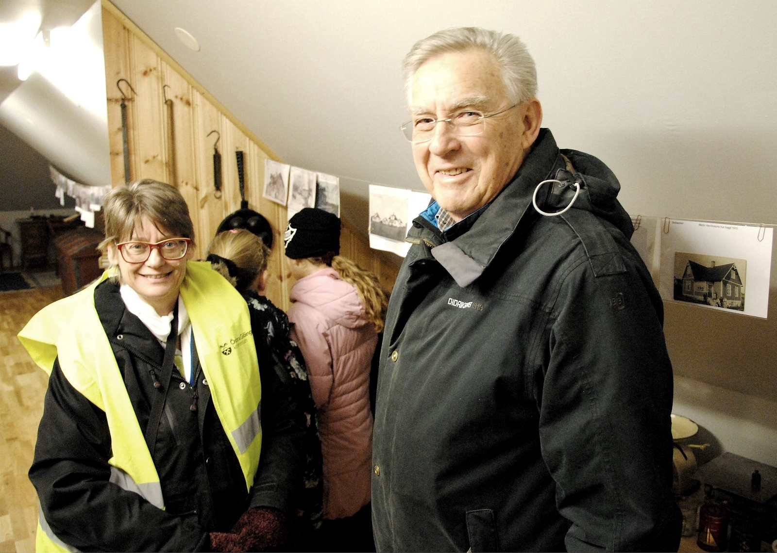 Gisela Tofeldt, lärare på Västerskolan, och Gunnar Blixt från hembygdsföreningen.