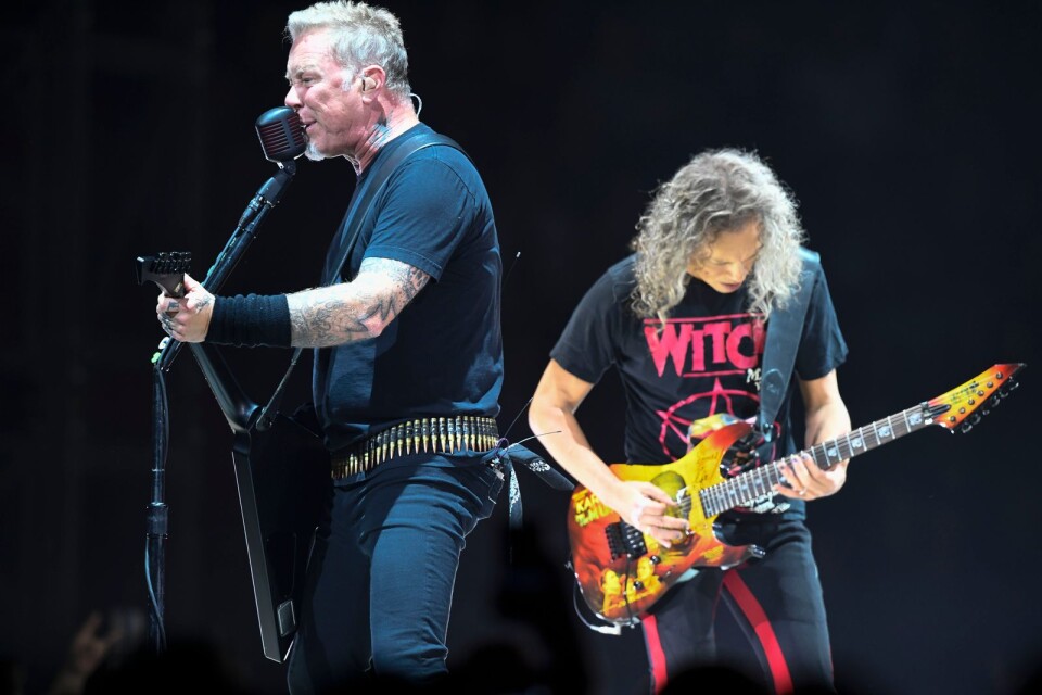 James Hetfield och Kirk Hammeth i spetsen för gruppen Metallica spelar på Ullevi på tisdagskvällen.