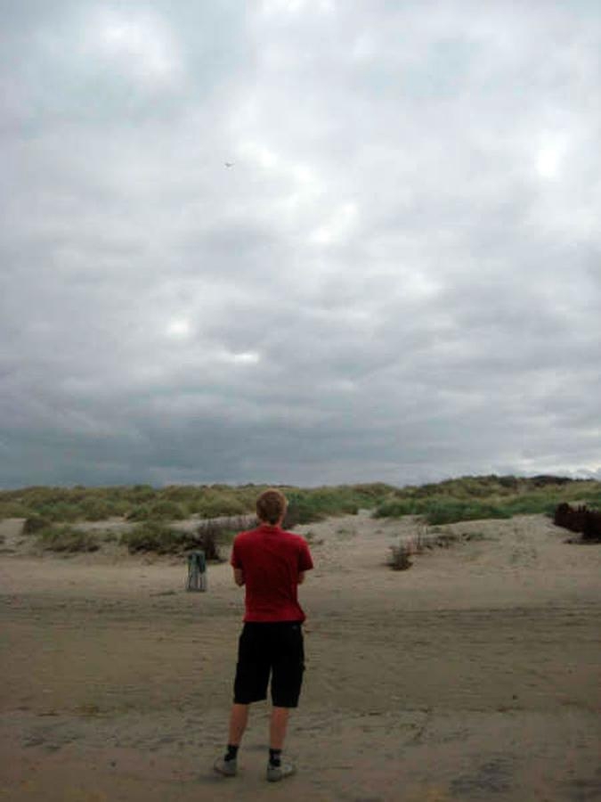 Drakflygarväder på stranden i Danmark. Julia karlsson, 16 år, Bollebygd, tog bilden av sin bror.