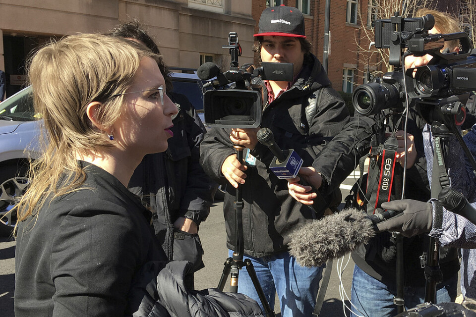 Visselblåsaren Chelsea Manning utanför en domstol i Virginia, USA, i mars. Arkivbild.