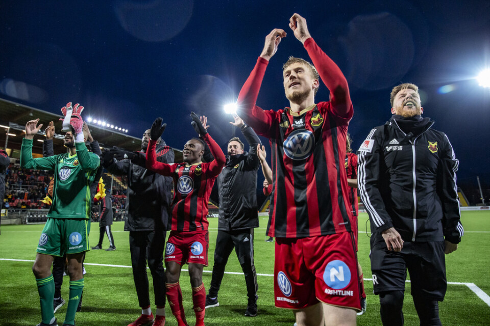 Östersund fick jubla med supportrarna efter 2–0 mot Sirius.