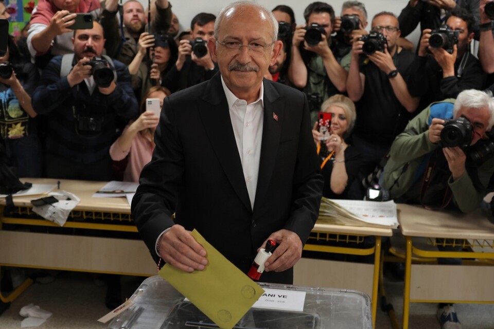 Partiet CHP:s ledare Kemal Kiliçdaroglu röstade i en vallokal i Ankara.