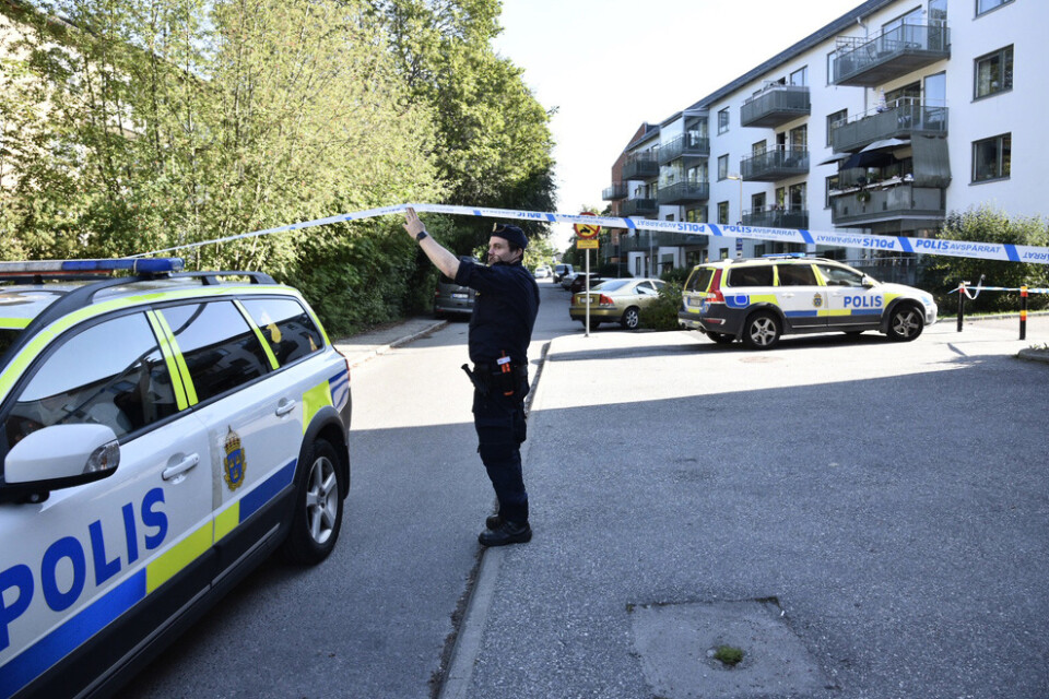 En 18-årig kvinna sköts ihjäl i en lägenhet i västra Stockholm den 28 augusti förra året. Arkivbild.