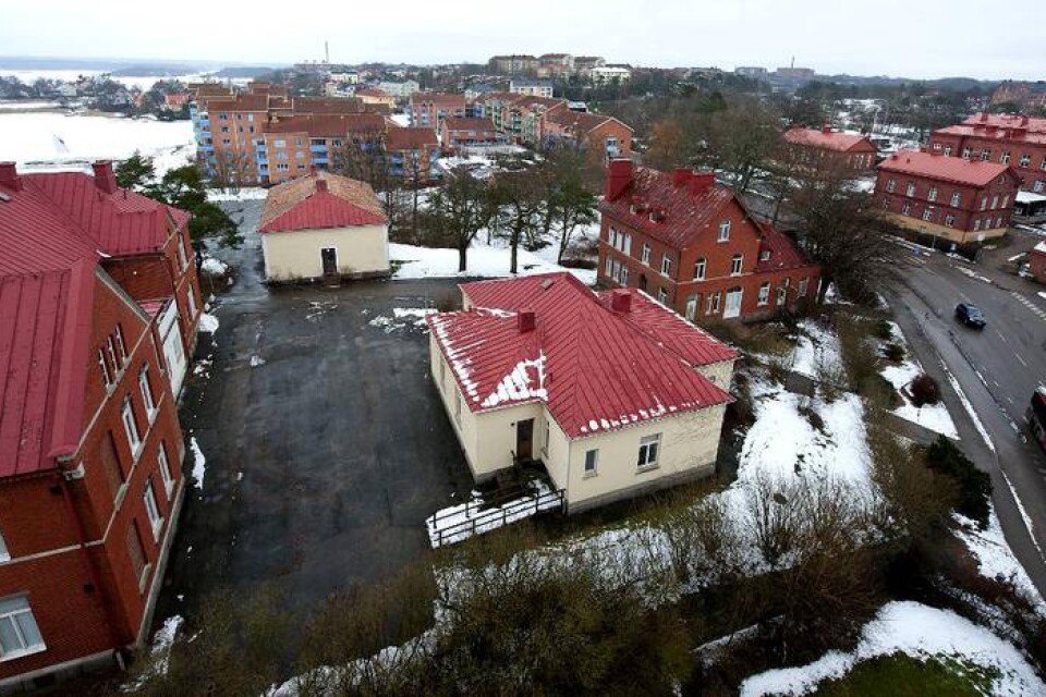 Bort med det gamla. Tullgårdens gamla vårdcentral ska bort. Här ska HSB bygga 100 nya lägenheter.