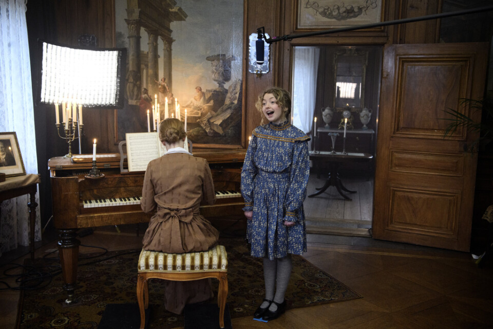 Maja Rung och Bibi Lenhoff spelar in en scen som ska utspelas på 1920-talet.