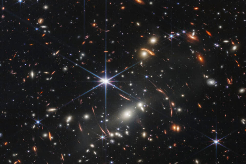 En av de första bilderna från James Webb-teleskopet som släpptes i somras, föreställande galaxhopen SMACS 0723. Arkivbild.