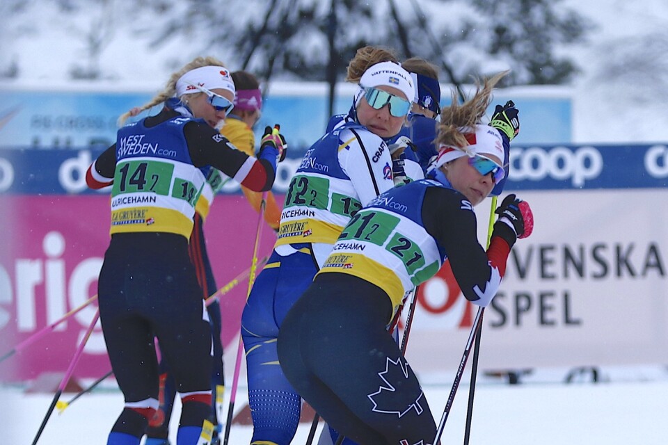 Hanna Falk under semifinalen i teamsprint på världscupen i Ulricehamn 2021. I finalen knep hon femteplatsen tillsammans med lagkamraten Jonna Sundling.