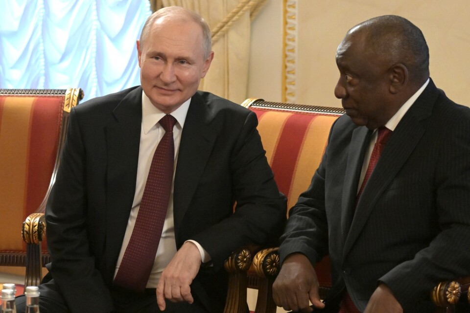 Putin kommer inte delta på Bricsländernas toppmöte, enligt Sydafrikas president Cyril Ramaphosa.