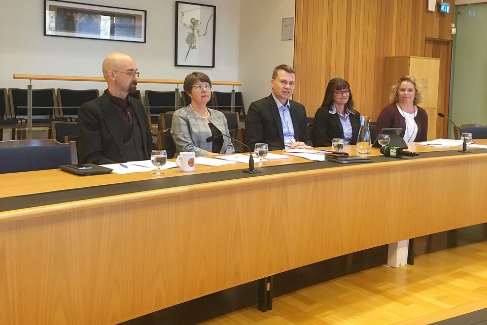 Mitt-S-samverkans fyra frontfigurer presenterar sin politik. Från vänster Tom Andersson (MP), Kerstin Hermansson (C), Ulf Olsson (S), Anna Svalander (L) och Malin Carlsson (S).