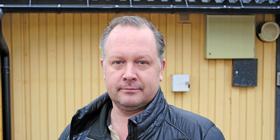 Micke Svensson, ordförande Osby IK, medger att det var tungt direkt efter degraderingen. Men nu blickar han framåt och andas optimism.