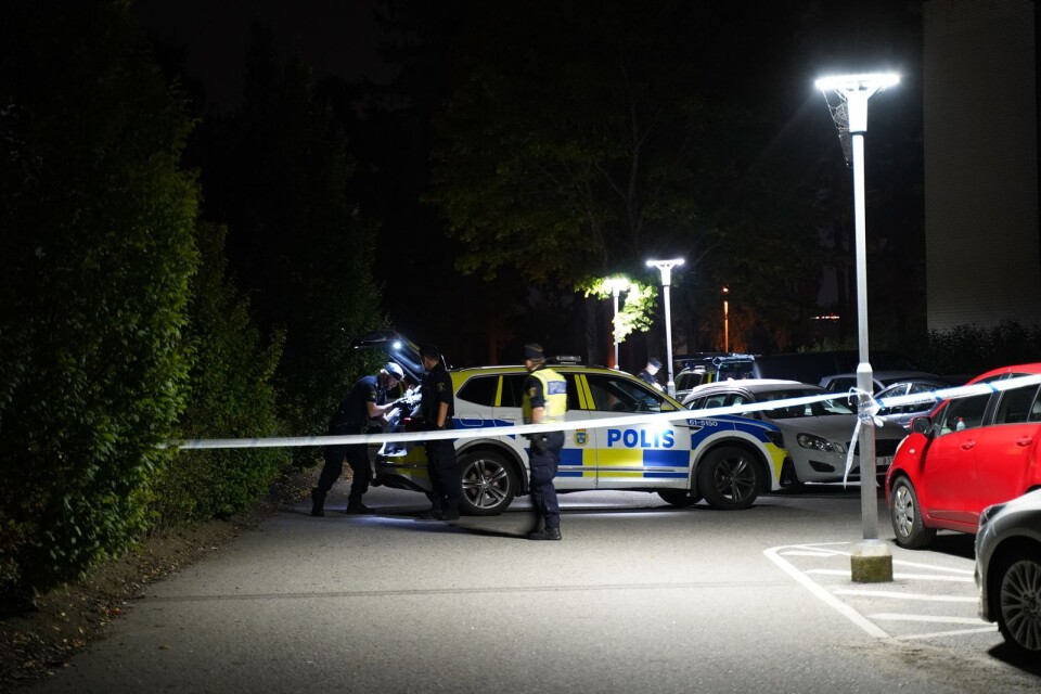 En vecka efter mordet på en 28-årig man på Bokelundsvägen i Växjö har polisen redan hållit ett hundratal förhör.