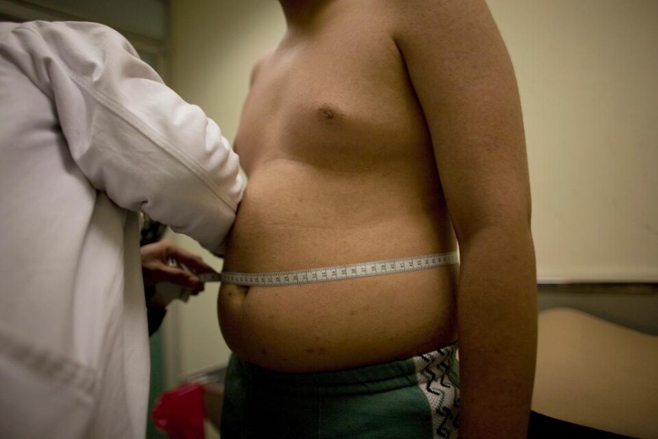Feta och överviktiga ungdomar löper större risk att drabbas av tarmcancer senare i livet. Det konstaterar forskare vid universitetssjukhuset i Örebro efter att ha följt 240 000 män i 35 år. Det visar sig att fetma och övervikt nästan fördubblar risken f