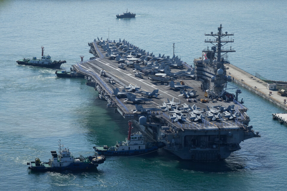 Amerikanska krigsfartyg, med hangarfartyget Ronald Reagan i spetsen, har anlänt till Busan i Sydkorea för gemensamma övningar.