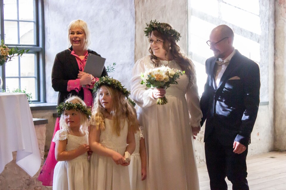 Liza Hammarberg och Jesper Franzén passade på att gifta sig på Alla hjärtans dag när Kalmar slott bjöd in till drop in-vigsel.